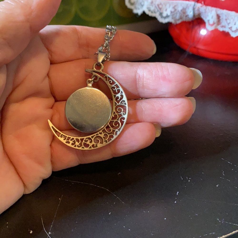 Nightmare before Christmas necklace - Picture 4 of 4